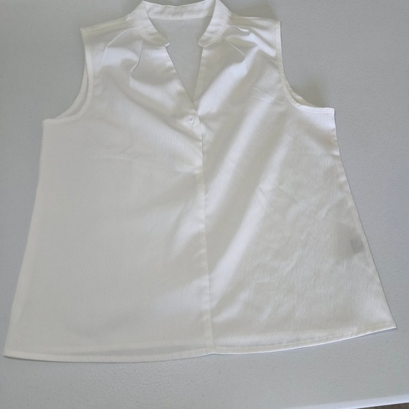 SHEIN Tops - SHEIN Womens White Textured Sleeveless V-Neck Pleated Shoulder Blouse Size M